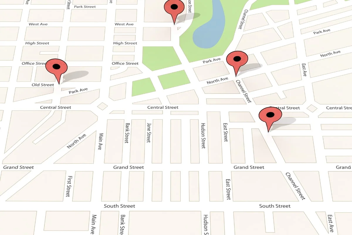 Mapa digital con ubicaciones de negocios locales y resultados de búsqueda geolocalizada