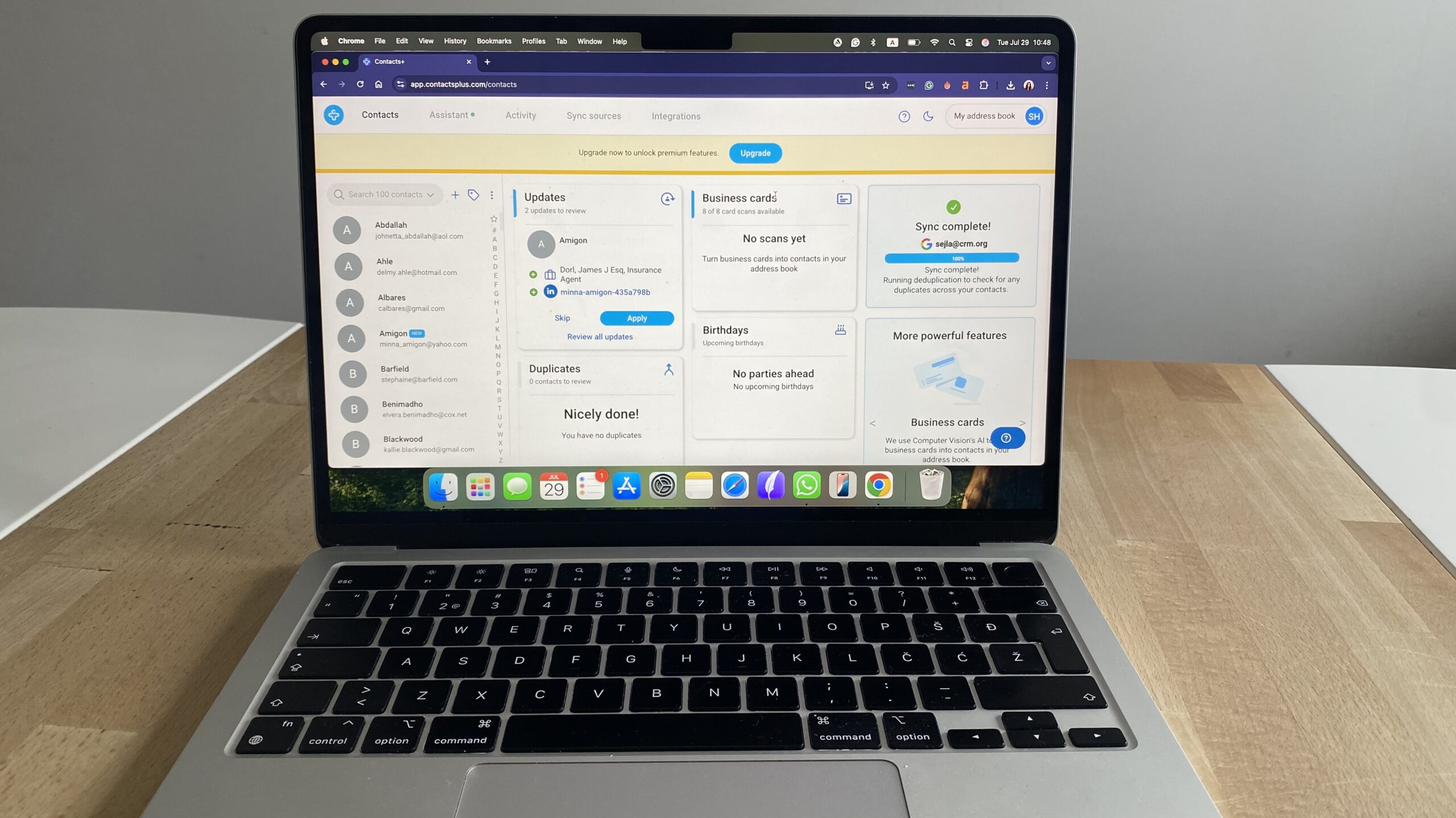 Hoja de cálculo organizada con base de datos de contactos para prospección de enlaces