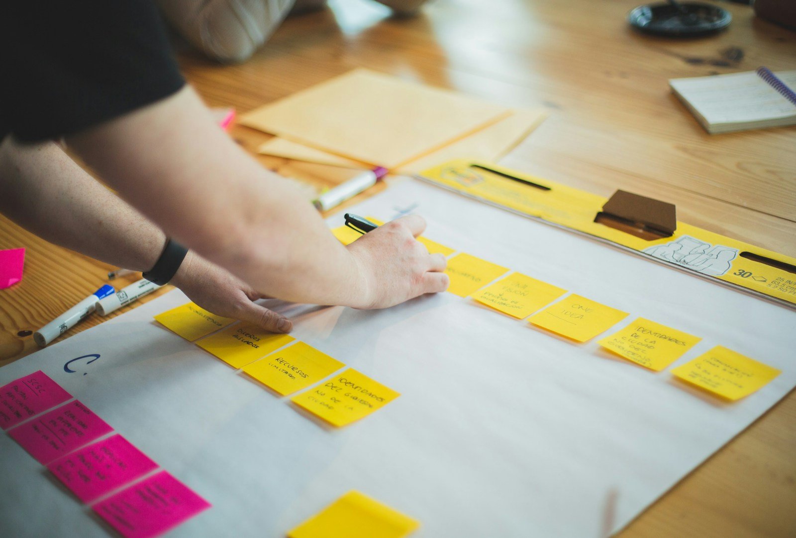 Planificación estratégica de link building sobre escritorio profesional